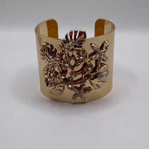 Lilly Pulitzer Gold Metallic Beach Comber Shell Cuff - Picture 6 of 7
